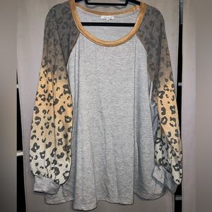 Grey top w/leopard sleeves